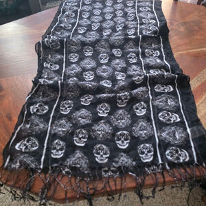 Women's Unbranded Black White Skull Paisley Fringe Scarf One Size